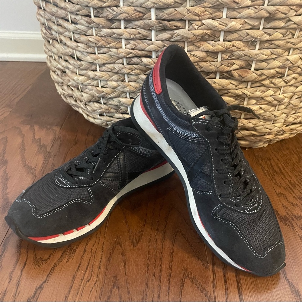 European Brand Munich Black and Red Sneakers